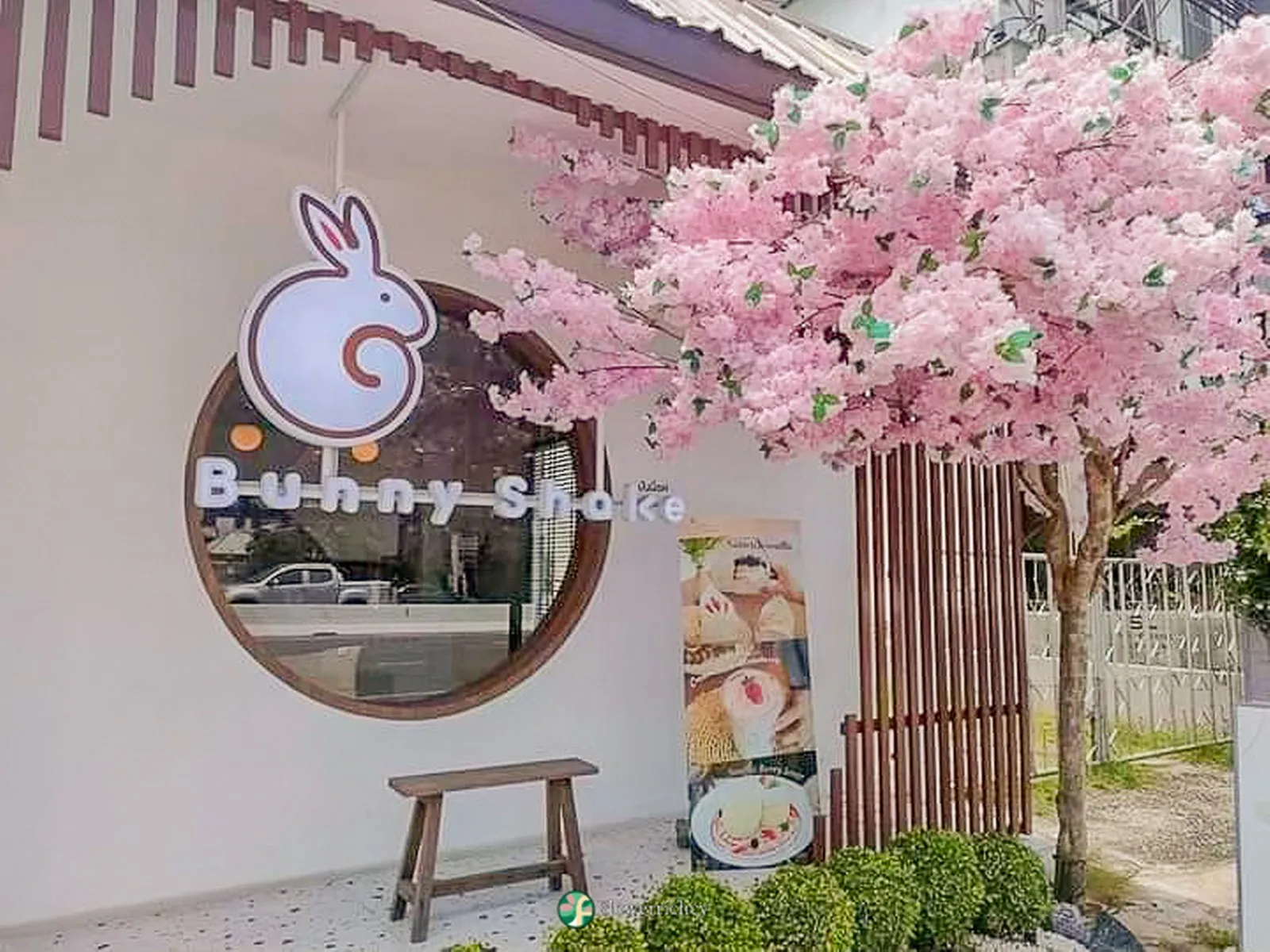 งานกิ่งและดอกซากุระผลิตจากวัสดุคุณภาพสูง