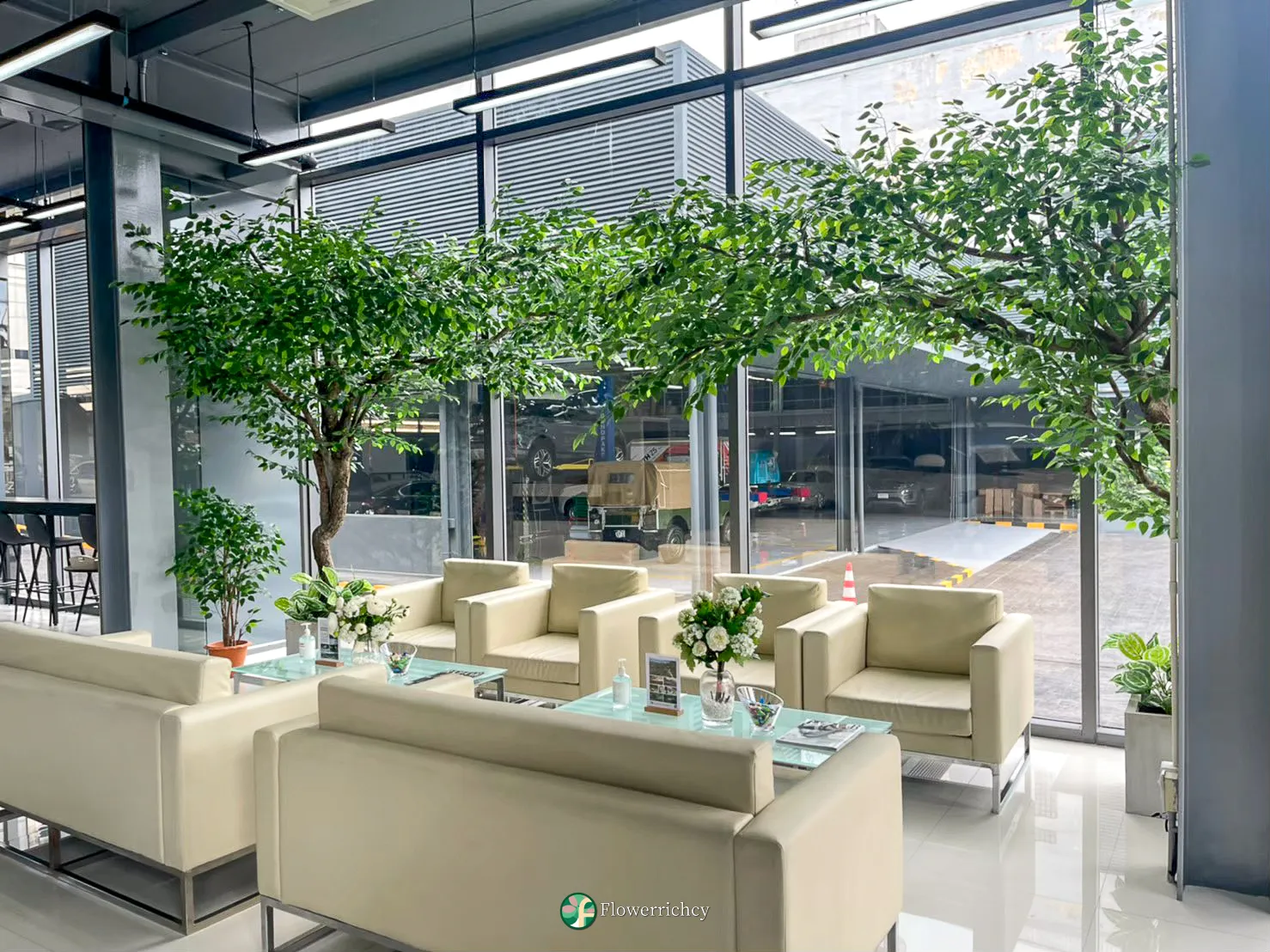 ติดตั้งต้นไม้ประดิษฐ์ภายในอาคาร (Interior Artificial Plant Decoration)